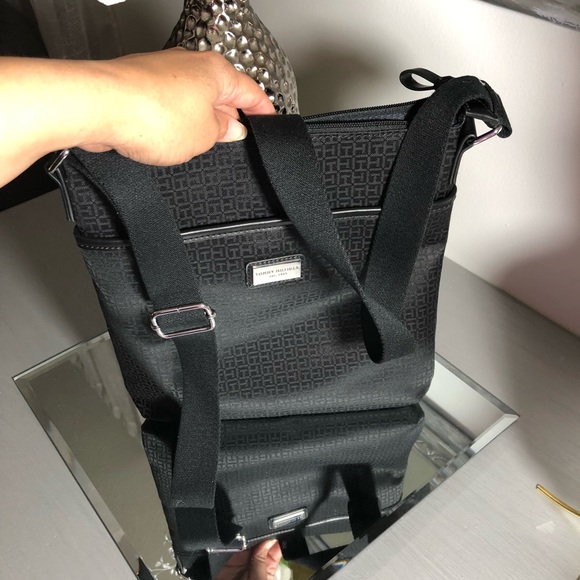 Tommy Hilfiger Flag Crossbody purse - Picture 8 of 8